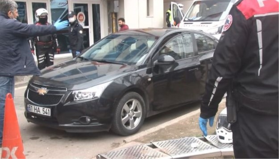 Ev karantinasını ihlal eden şahıs, aracı ile gezerken yakalandı