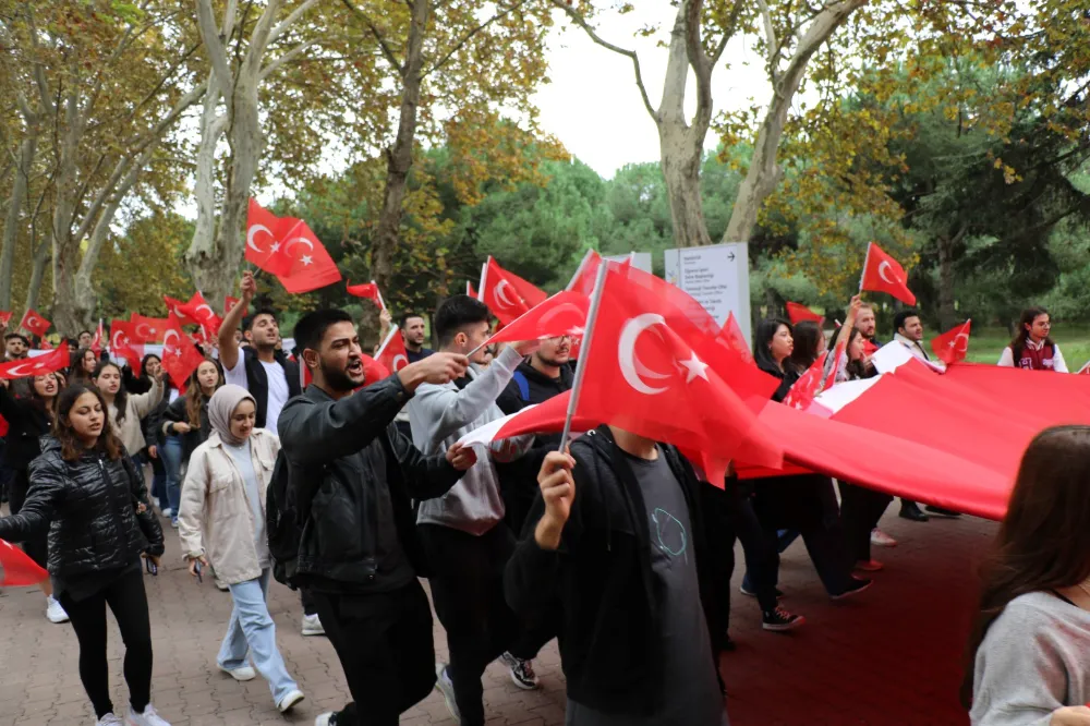 GTÜ Öğrencilerinden Cumhuriyet Yürüyüşü