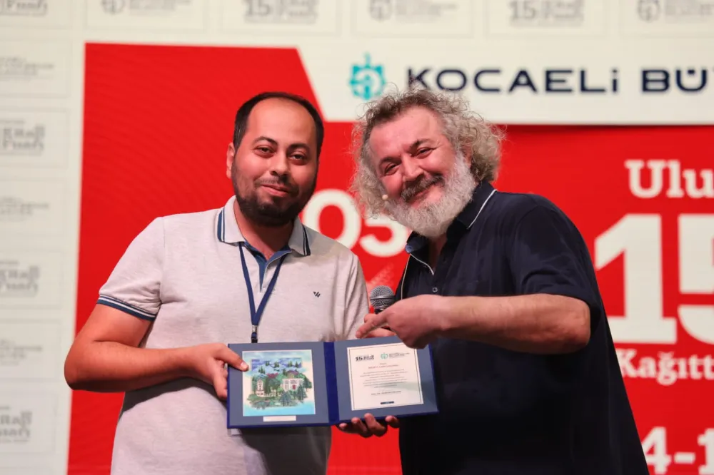 Saçıntı, Kitap Fuarı’nda sade ve içten bir söyleşi gerçekleştirdi;  Mandıra Filozofu: Her şeye karşıyım, Kocaeli’ye değil