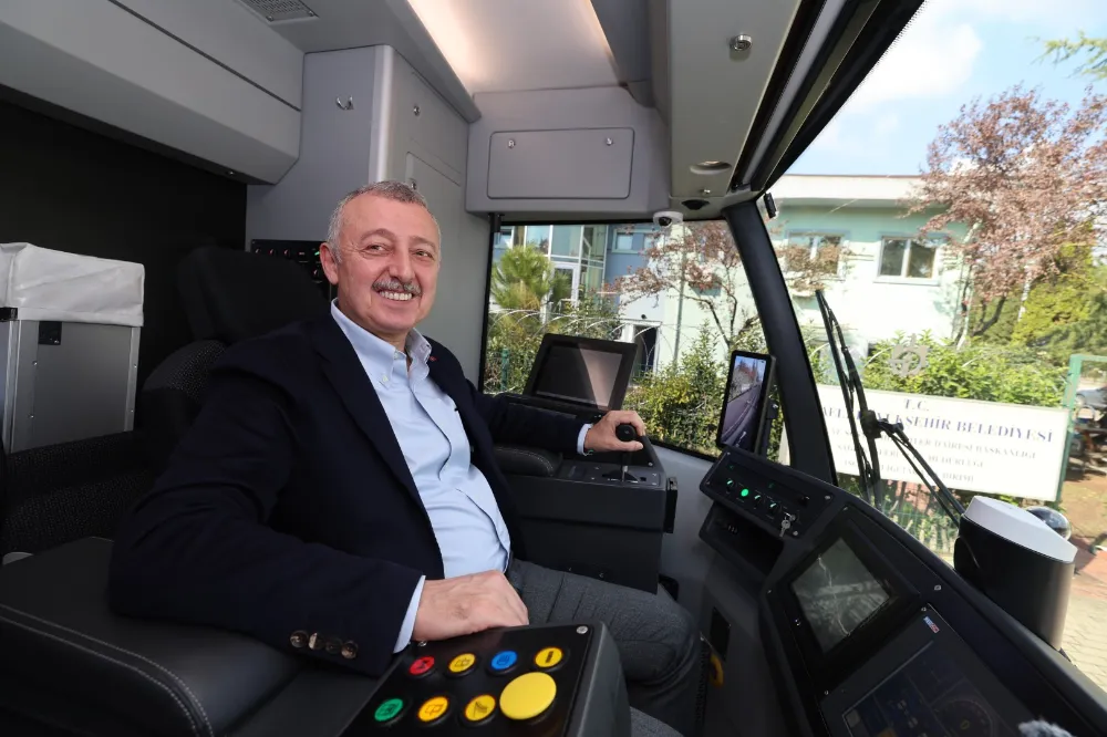 Test sürüşünü Başkan Büyükakın gerçekleştirdi;  Stadyum tramvay hattı açıldı, sırada Kartepe var