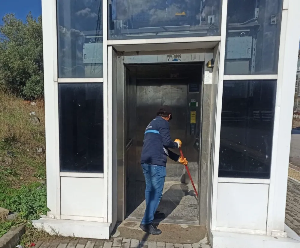 Gebze bölgesinde üst geçit asansörleri pırıl pırıl
