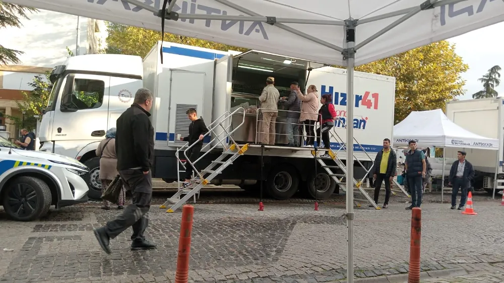 Soğuk gecede Sındırgılılara Büyükşehir’den sıcak bir destek;  Hızır 41, tüm gücüyle deprem bölgesinde