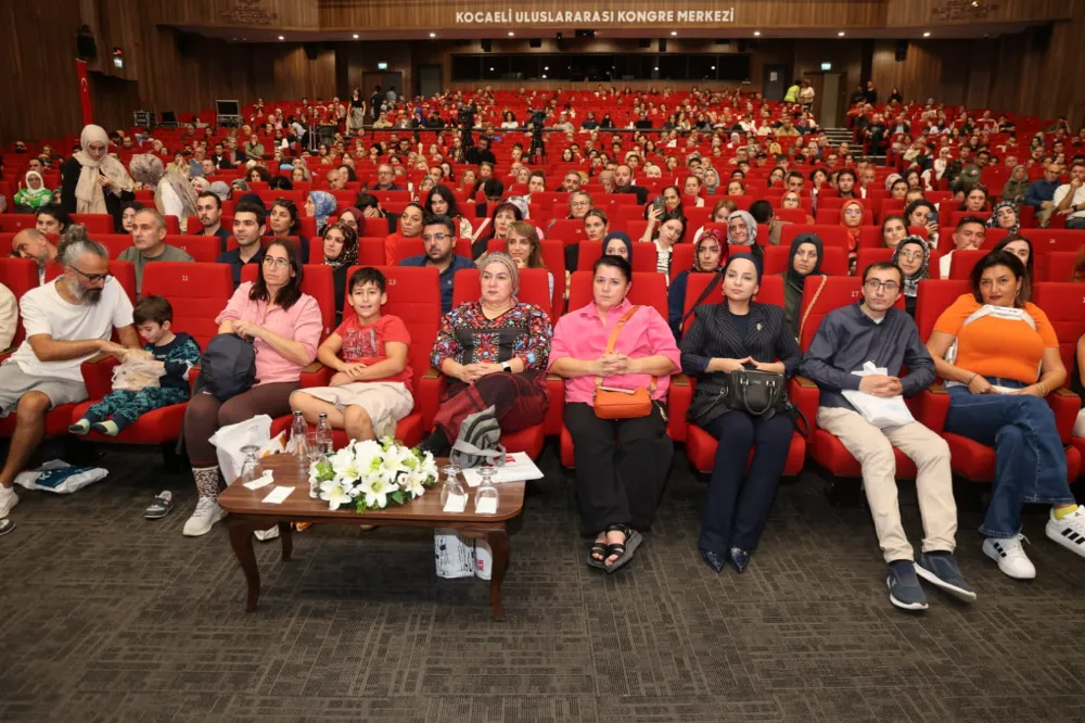 Kitap Fuarı, sevilen sunucu ve komedyeni ağırladı;  Okan Bayülgen: Tek çare kitap okumak   