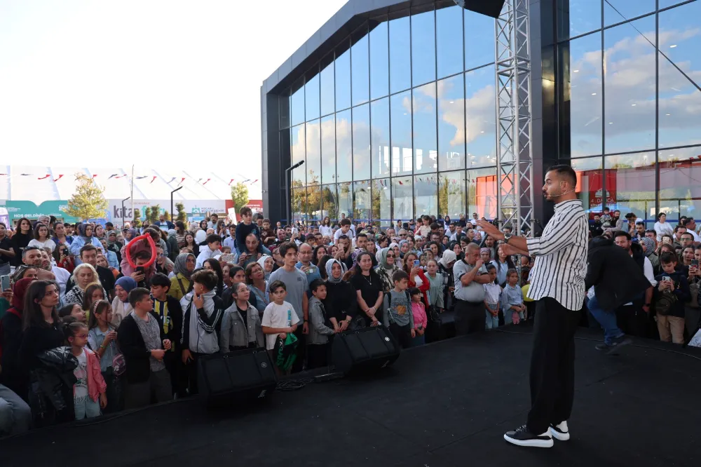 Fenomen Doğancan Özadlı Kitap Fuarı’nı salladı