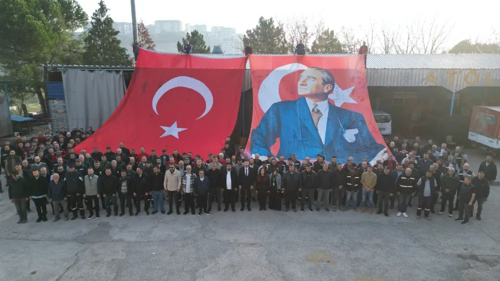 İzmit Belediyesi, Ata’ya saygıyla kenetlendi