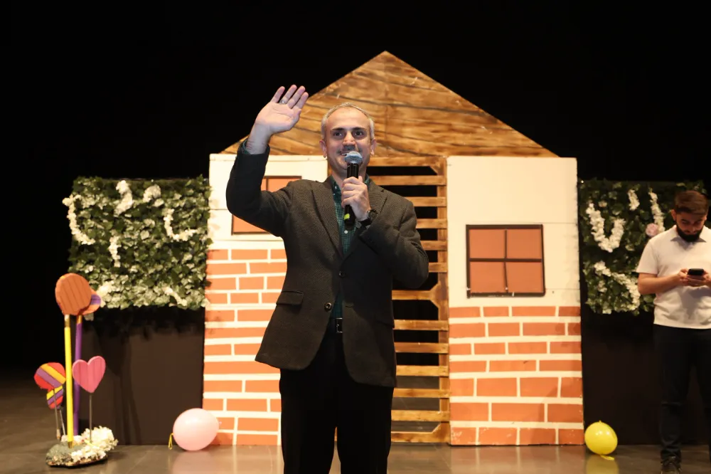 Çayırovalı çocuklar, ara tatilde tiyatroyla eğlendi