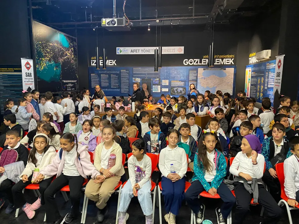 İzmit’te öğrenciler depremi simülasyonla deneyimledi