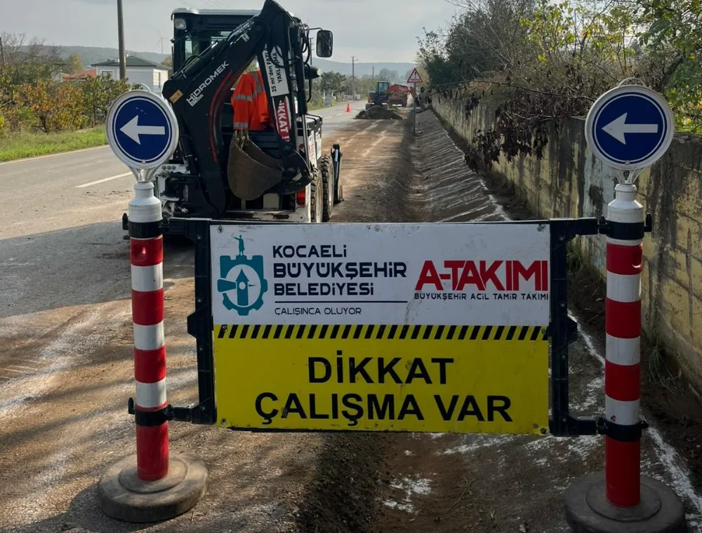 Kandıra’da yağmur suyu kanalları temizlendi