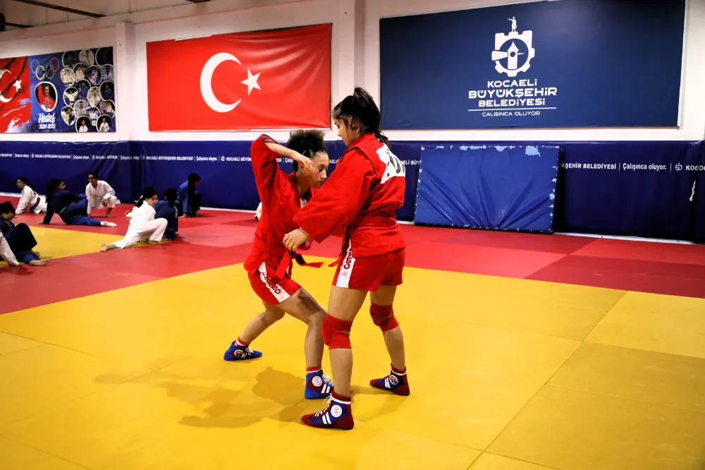 Ceylin ve Kardelen, judoda istikbal vaat ediyor