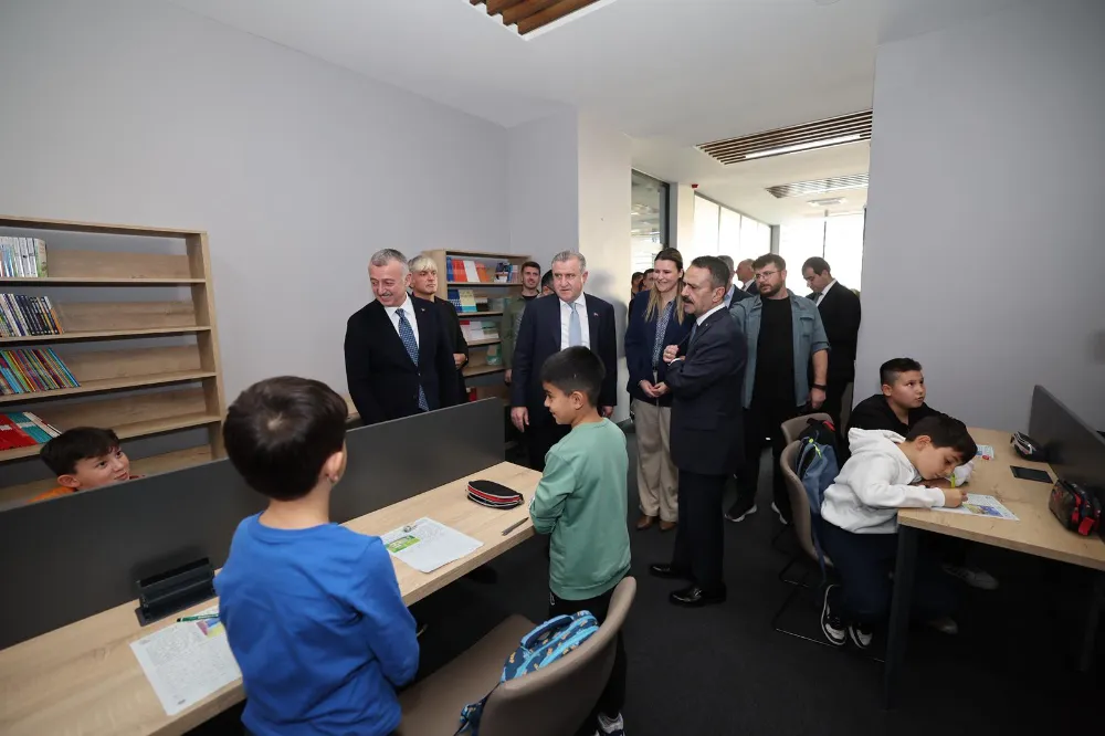 Bakan Bak, Hasan Doğan Bilgievi ve Sporcu Eğitim Merkezi’ni gezdi