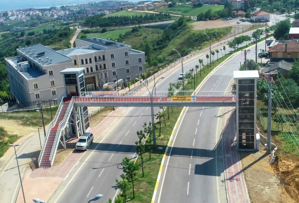 Son 6 yılda 18 yeni üst geçit, 38 engelli asansörü;  Büyükşehir, yaşama değer katıyor