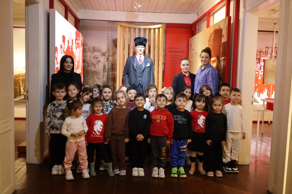 Minik yüreklerden Ata’ya sevgi dolu anma