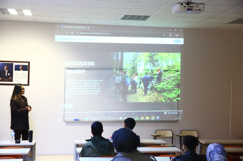 İzmit Belediyesinden gençlere Avrupa Fırsatları semineri 