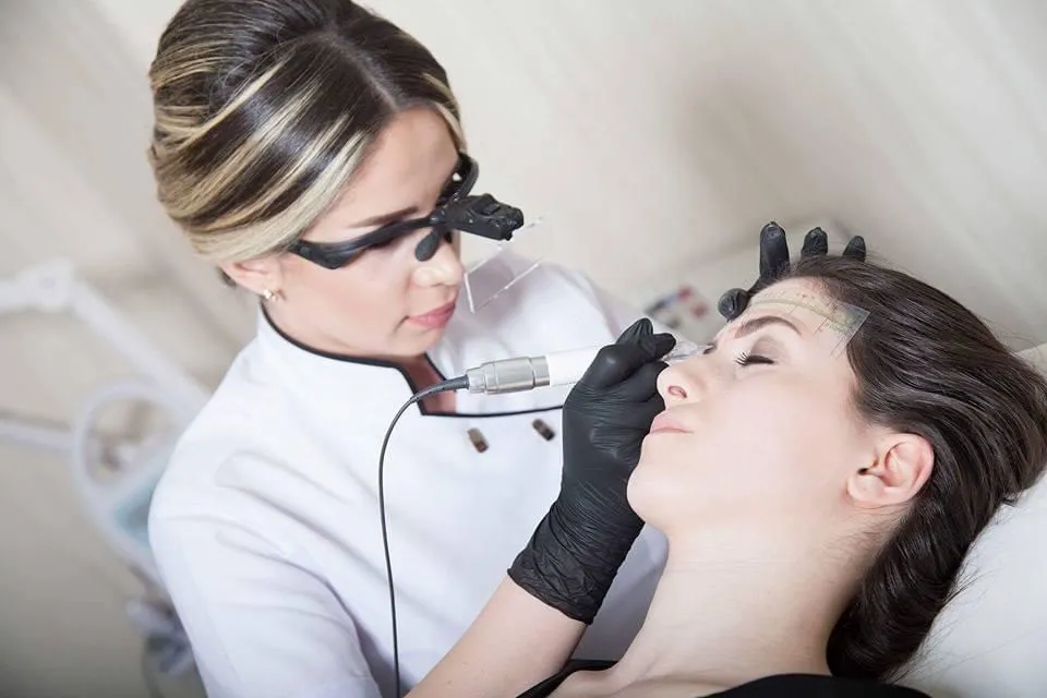 Asya’dan Rusya’ya, Avrupa’dan Amerika’ya: Kalıcı Makyajın Küresel Yükselişi