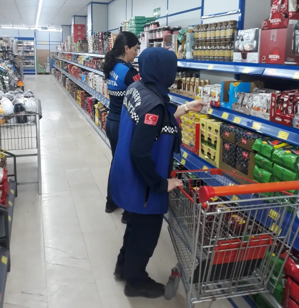 Büyükşehir zabıtasından market denetimi
