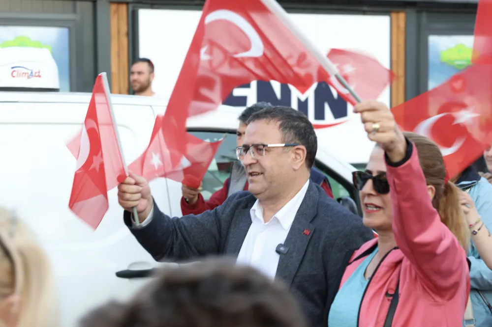 Derince’de 19 Mayıs Coşkusu  Kortej ve Gençlik Konseriyle Taçlandı