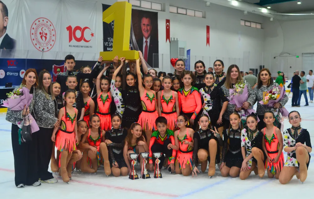 Samsun’da buzda tarih yazıldı: Elite Buz Sporcularından üçte üçlük zafer