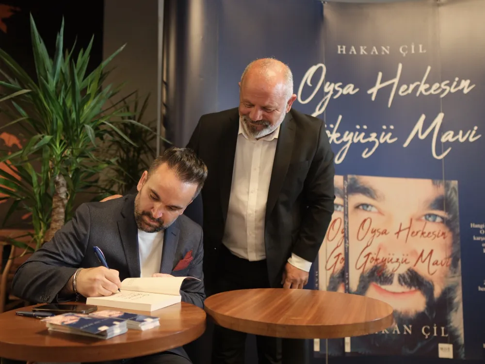 Hakan Çil, “Oysa Herkesin Gökyüzü Mavi” Kitabıyla Okurlarıyla Buluştu