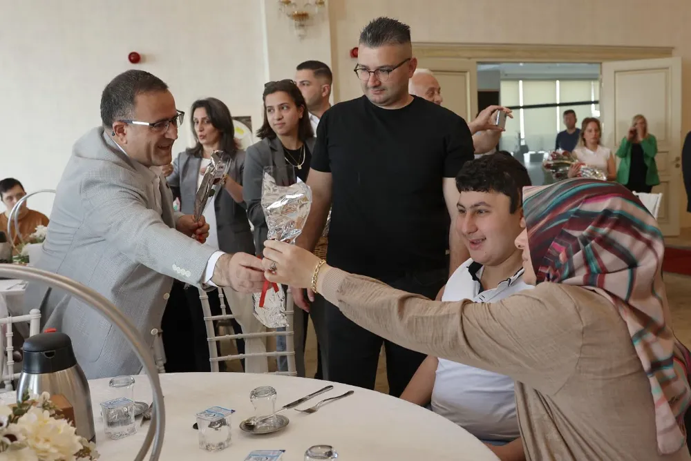 Derince’de En Anlamlı  Anneler Günü Kutlaması