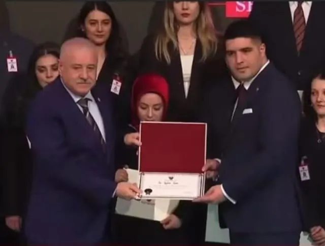 MHP’li Tayfun TOSUN , Siyaset ve Liderlik Okulu’ndan Mezun Oldu. 