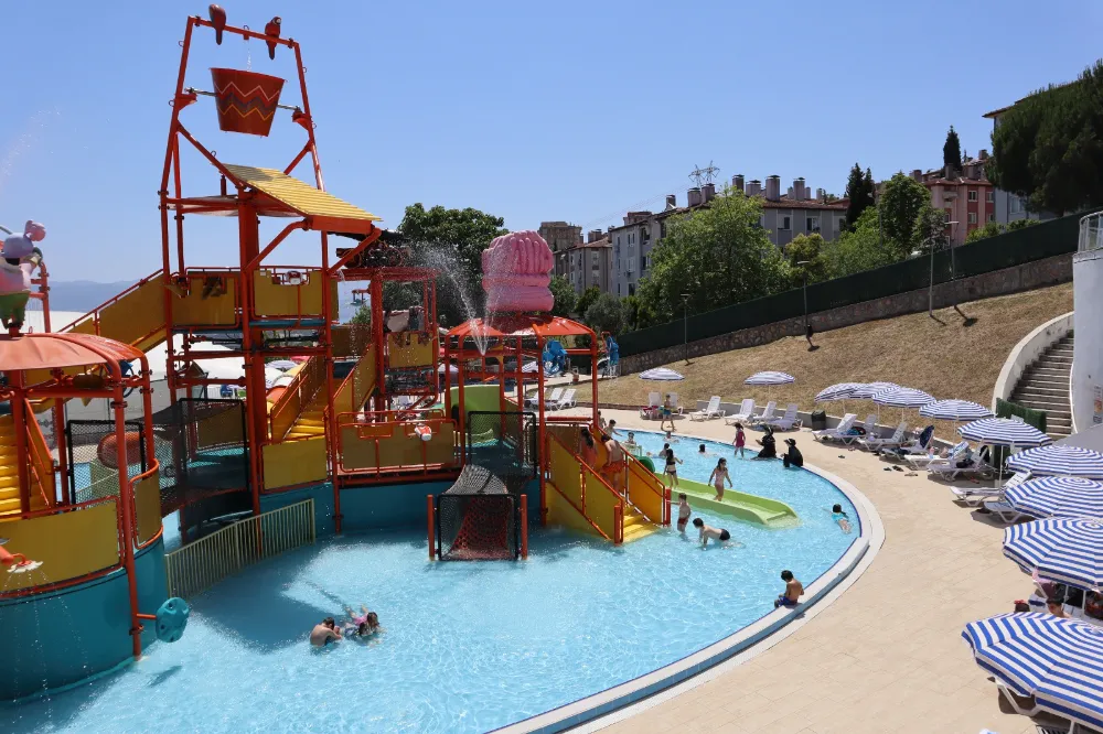 İzmit Belediyesi Aquapark’ı yoğun ilgiyle açıldı
