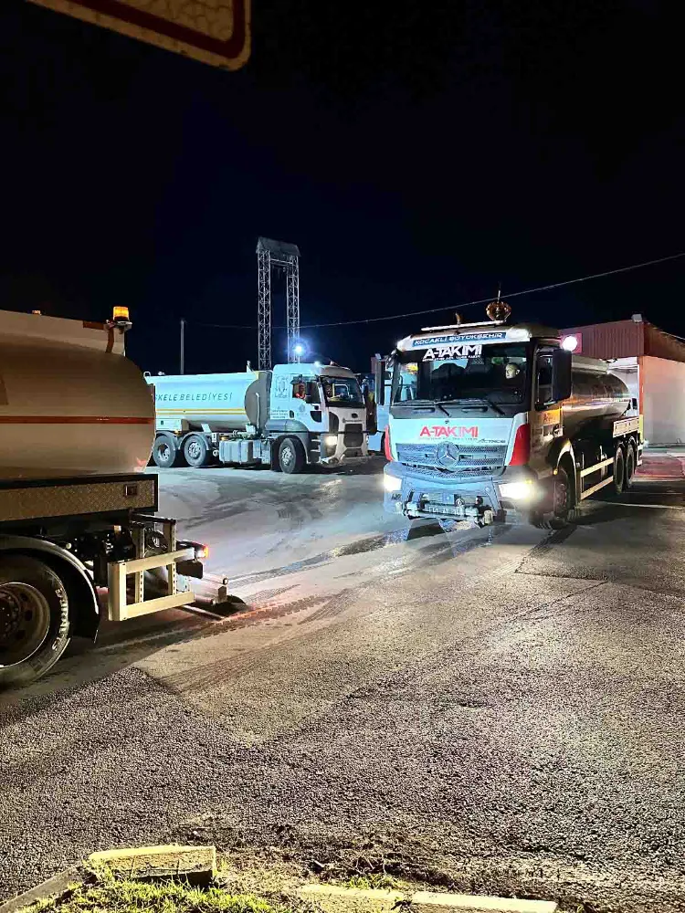 Büyükşehir ekipleri, yangınlara karşı tek vücut