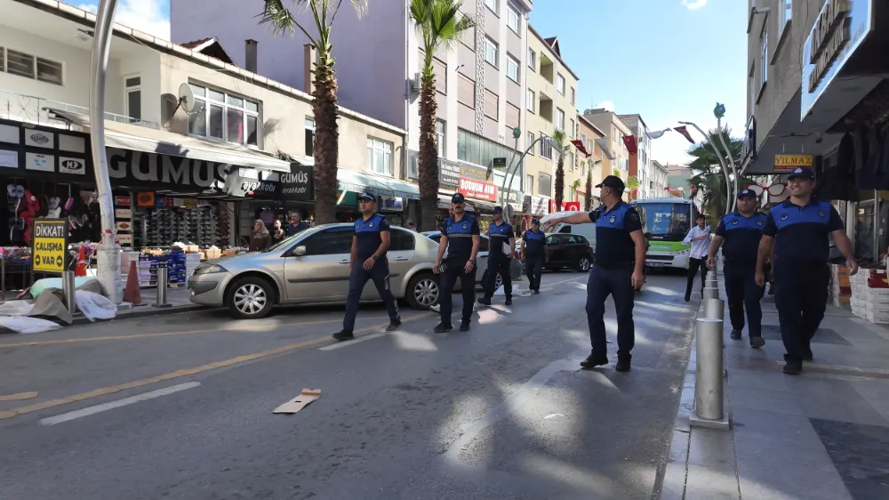 Çayırova Zabıtası, caddelerde işgallere geçit vermiyor