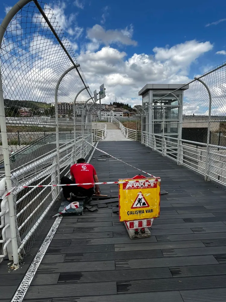 Şehir Hastanesi üst geçidinde hummalı çalışma