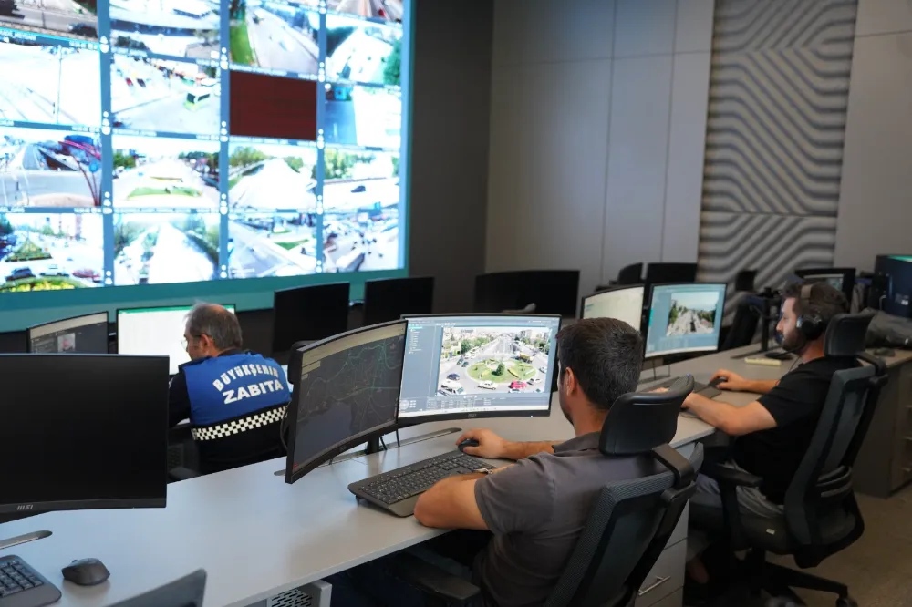 Ulaşım Yönetim Merkezi trafiğin nabzını tutuyor;  Başiskele Kavşak Projesi’nde trafik kontrol altında