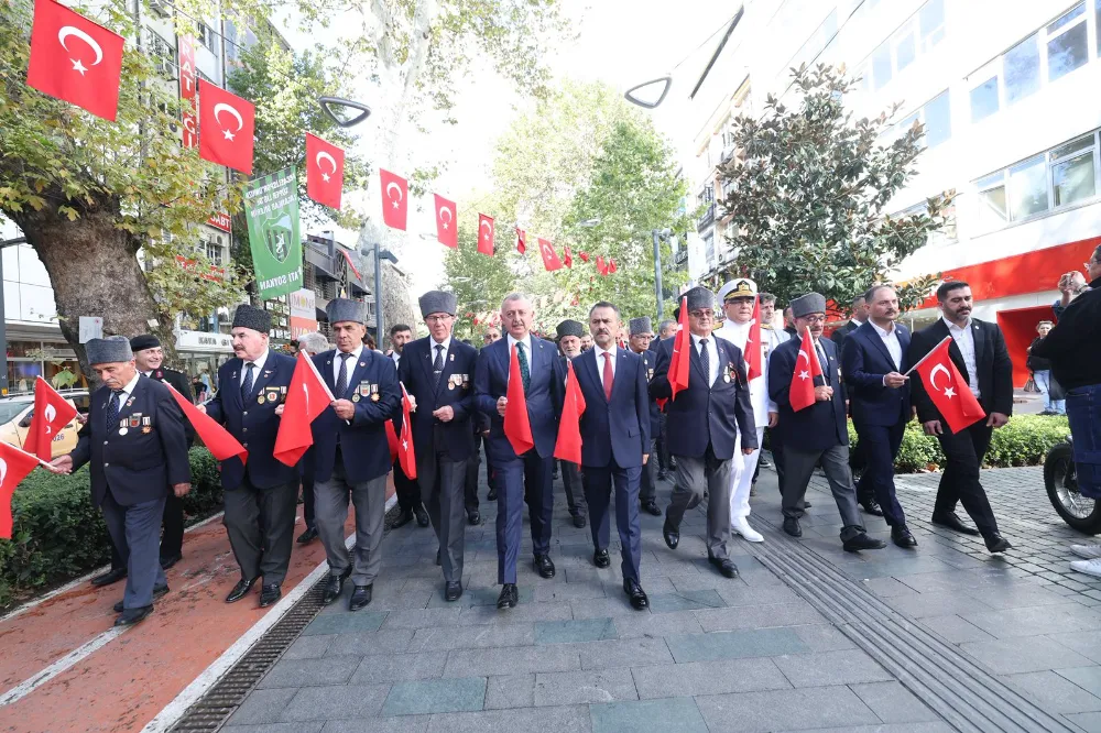 Başkan Büyükakın gazilerle omuz omuza yürüdü