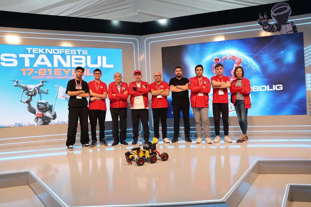 BAŞKAN MUZAFFER BIYIK, TEKNOFEST’TE ÜÇÜNCÜ OLAN DARICALI GENÇLERİ AĞIRLADI TEKNOFEST kuşağıyla gurur duyuyoruz!