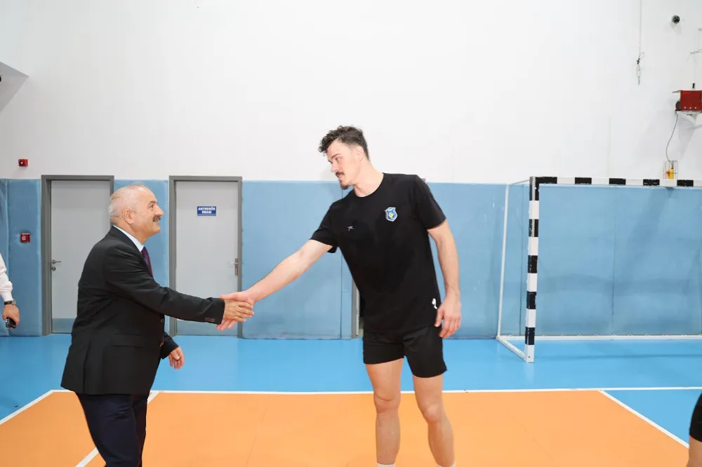 Başkan Büyükgöz, Gebze Belediyesi Voleybol Takımıyla Bir Araya Geldi
