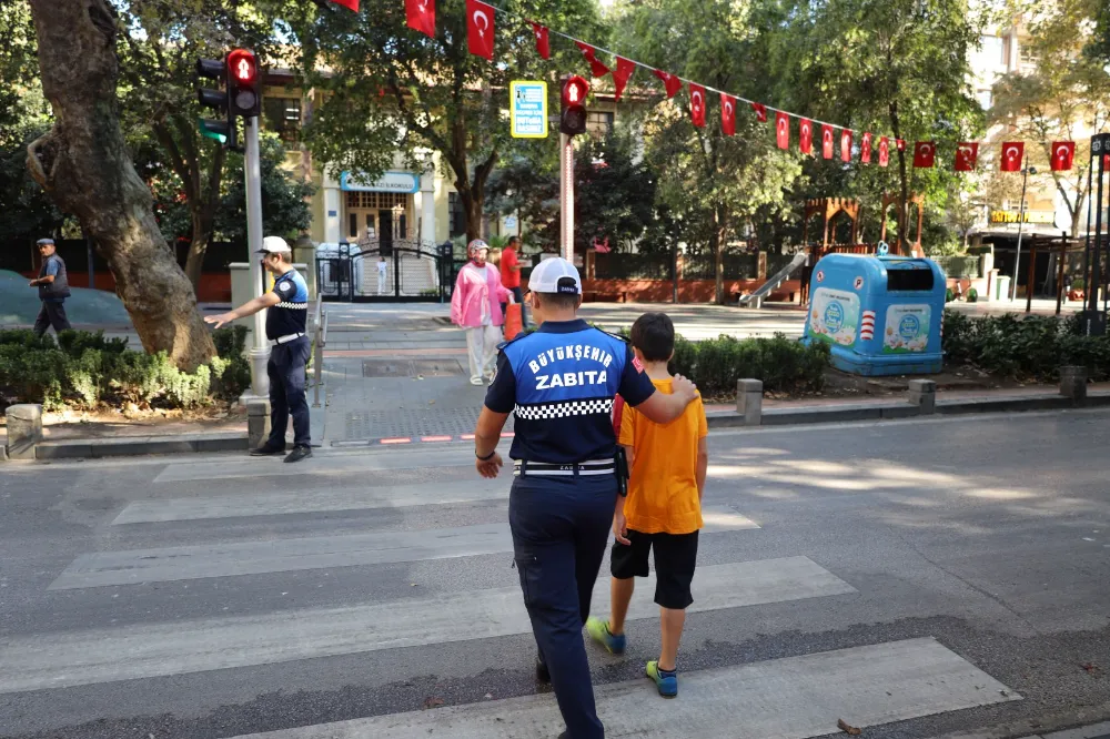 Büyükşehir Zabıtası ile okul yolu daha güvenli